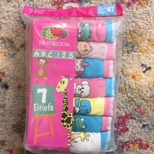 Assorted toddler girls briefs, size 4T